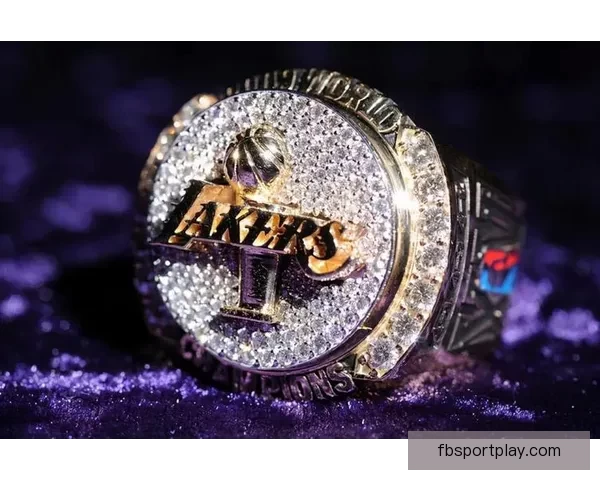 传奇魔术师豪夺二十枚冠军戒指湖人生涯独揽十一枚辉煌成就