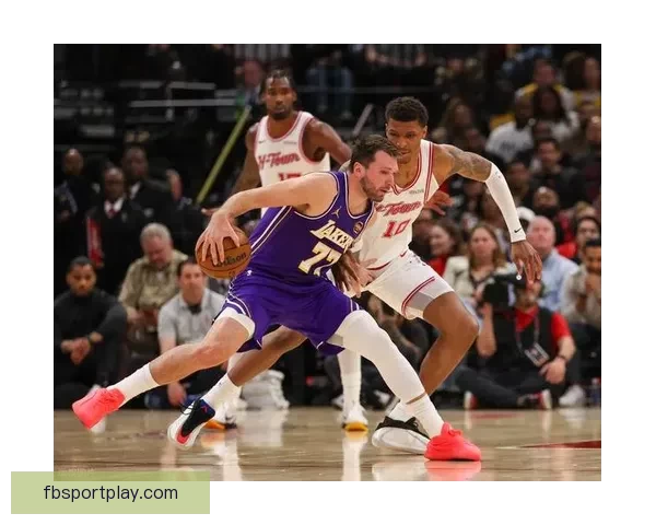 湖人豪取七连胜詹姆斯高效狂砍30分力压杜兰特上演激情暴扣盛宴震撼全场